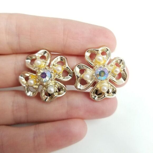 Vintage Rhinestone Center Flower Clip On Earrings Retro Light Gold Tone Setting - Picture 1 of 6